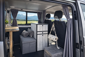 VW T5 T6 T6.1 Camper Ausbau mit Gardinen und Fahrerhausabtrennung
